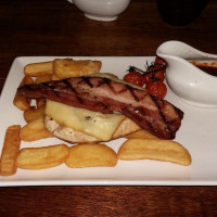 The White Lion Yateley food