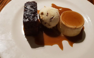 The White Lion Yateley food