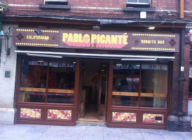 Pablo Picante outside