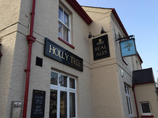 Hollytree Inn