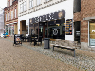 Sis House Cafe