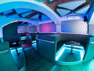 M1 Lounge Club