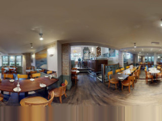 Gb1 Seafood Restaurant And Bar