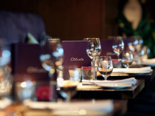 Elliots Bar Restaurant