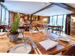 Riverside Inn