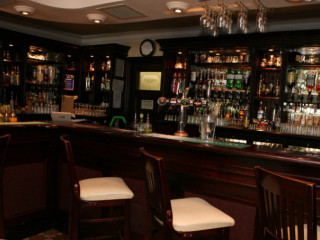 Waterhouse Inn Cafe And Lounge