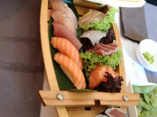 Utamaro Sushi Bar Restaurant