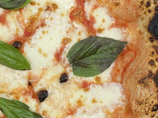 Pizzeria Da Tredici “la Diversamente Napoletana”