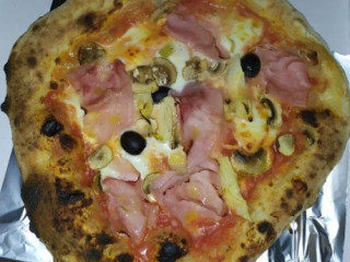 Elvy's Neapolitan Pizza