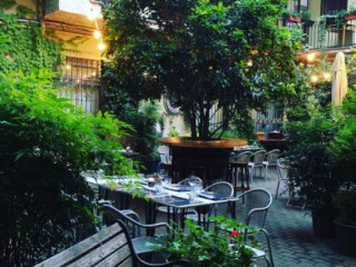 restaurant image