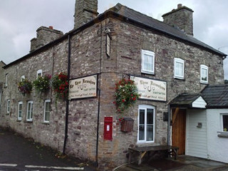 The Three Horseshoes