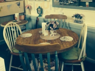 Lily’s Vintage Cafe
