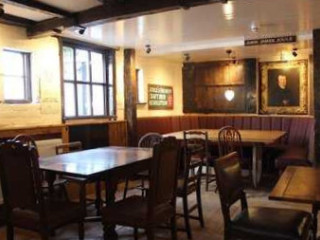 The Rose And Crown