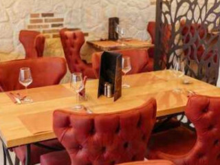 Le Gourmet Resto Lounge