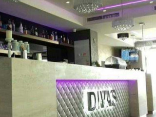 Divas Cafe