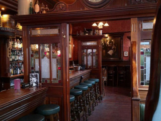 O'neills Victorian Pub Townhouse