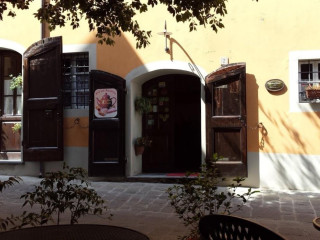 Circolo Enogastronomico Queens'