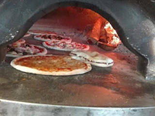 C'e Pizza Per Te 2