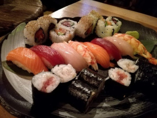 Noi Sushi Japanese Cuisine Lounge