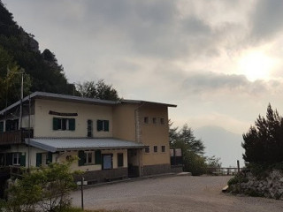 Rifugio Passo Pertica