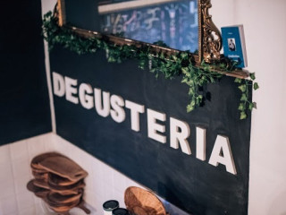 Degusteria