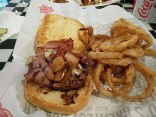 Fuddruckers