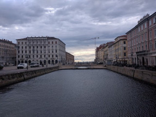 Un Bacio Sul Canale