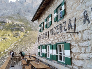 Rifugio Vicenza Al Sassolungo