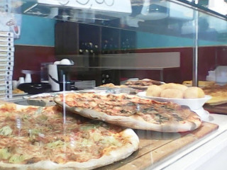 Gusto Pizza