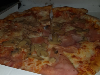 Pizza Al Volo