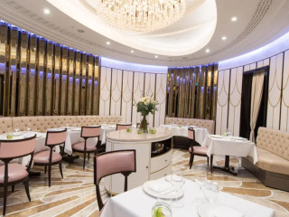 The Oval Restaurant at The Wellesley London