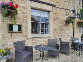 The Little Picnic Shop In Castle Combe