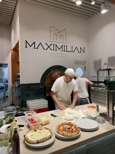 Maximilian Pizzeria